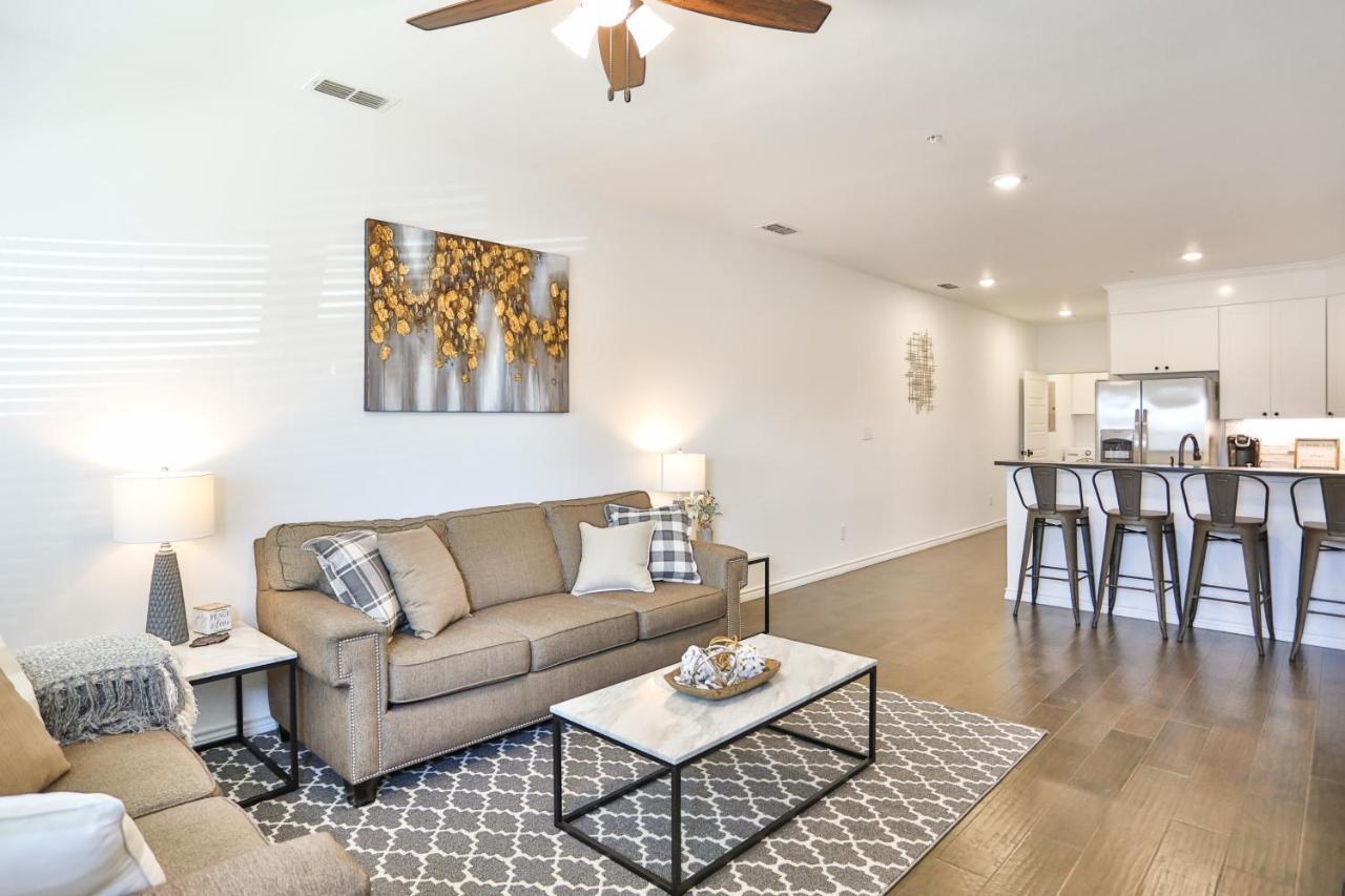 Hill Country Haven A Modern Rustic - 2 Bedroom 2 Bathroom Townhouse Off Main Street 프레드릭스버그 외부 사진