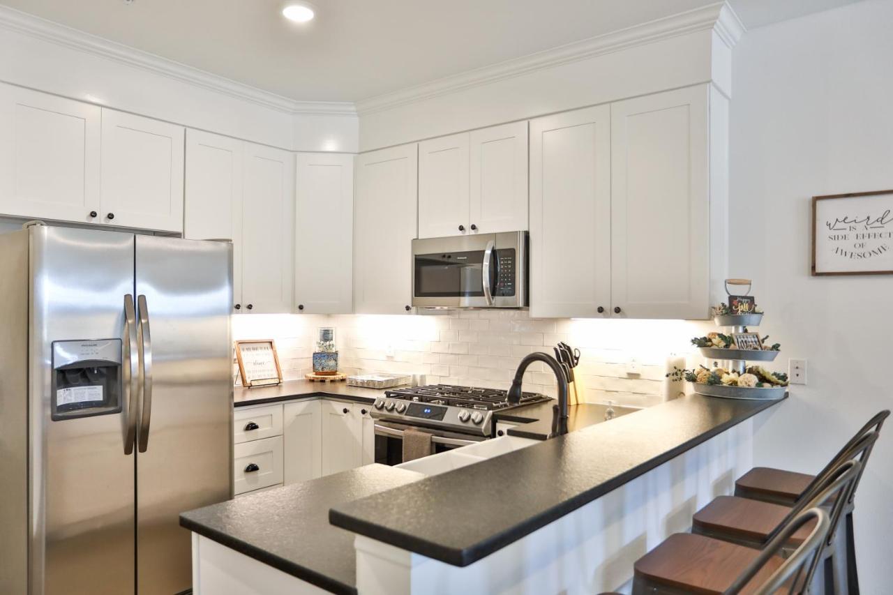 Hill Country Haven A Modern Rustic - 2 Bedroom 2 Bathroom Townhouse Off Main Street 프레드릭스버그 외부 사진