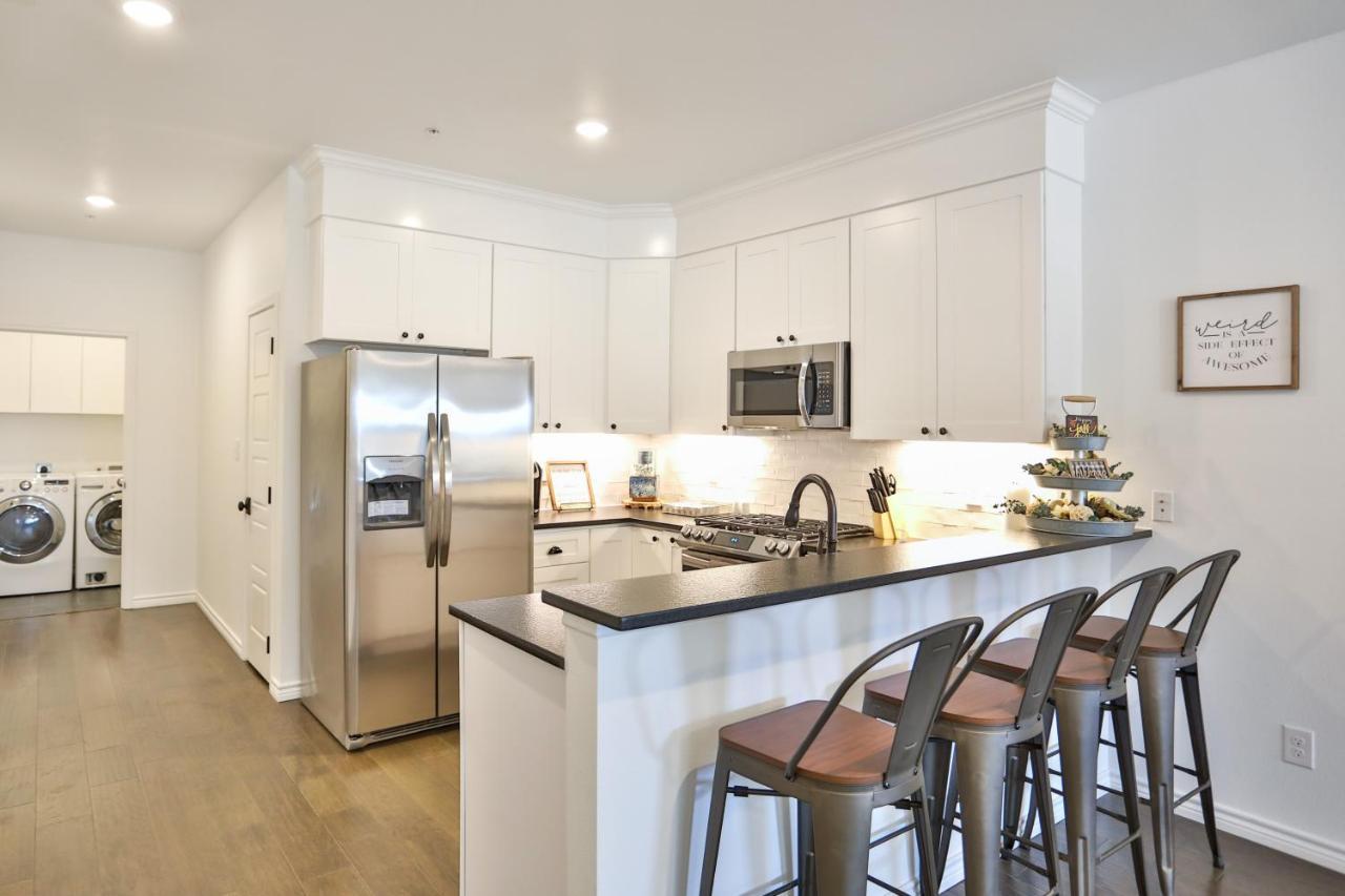 Hill Country Haven A Modern Rustic - 2 Bedroom 2 Bathroom Townhouse Off Main Street 프레드릭스버그 외부 사진